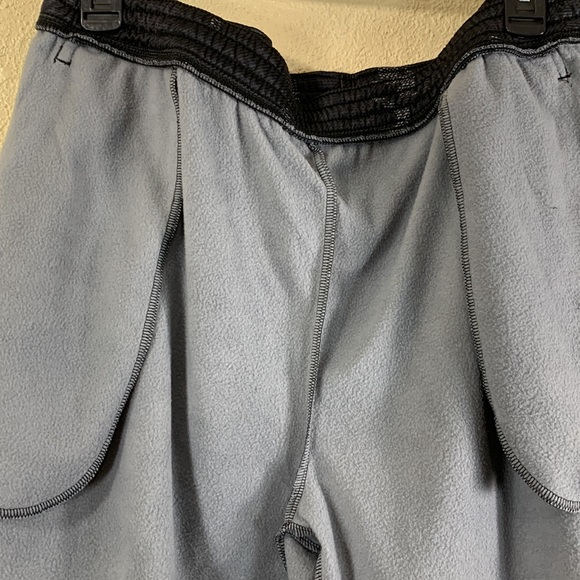 Layer 8 Men's Shorts Size L NWT Fleece Lined Thermal Black Camo - Picture 11 of 15